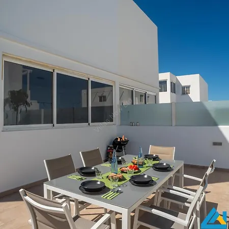 233 - Geny By Now Ltd * Playa Blanca